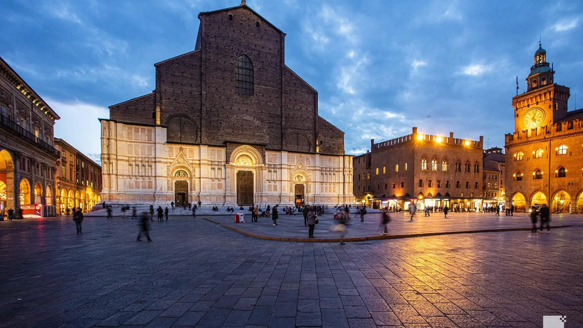 Urbanicooh Guidozagni - Piazza Maggiore View Bologna 0*,